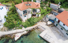 Three-Bedroom Holiday Home in Herceg Novi